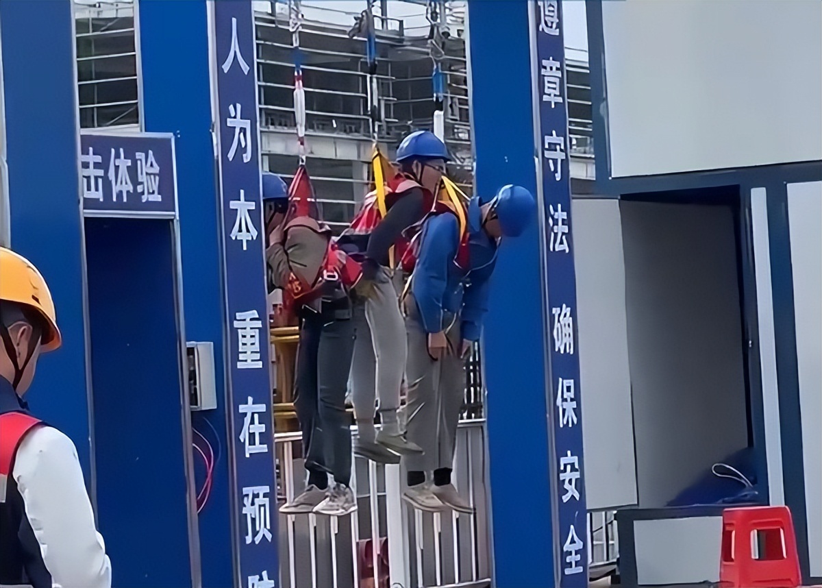 花Ж葬 第4页
