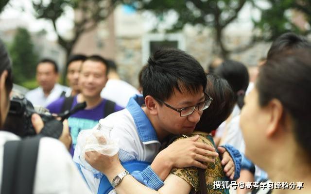 高考结束，最后一课孩子们泪奔了