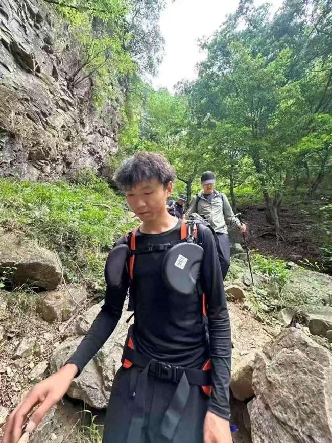 30岁中国游客在土耳其山区徒步失联据报道，一名中国游客在土耳其山区徒步时失联。以下是关于此事件的详细信息