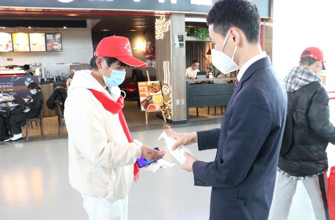 女子炫耀多次带打火机登机被行拘